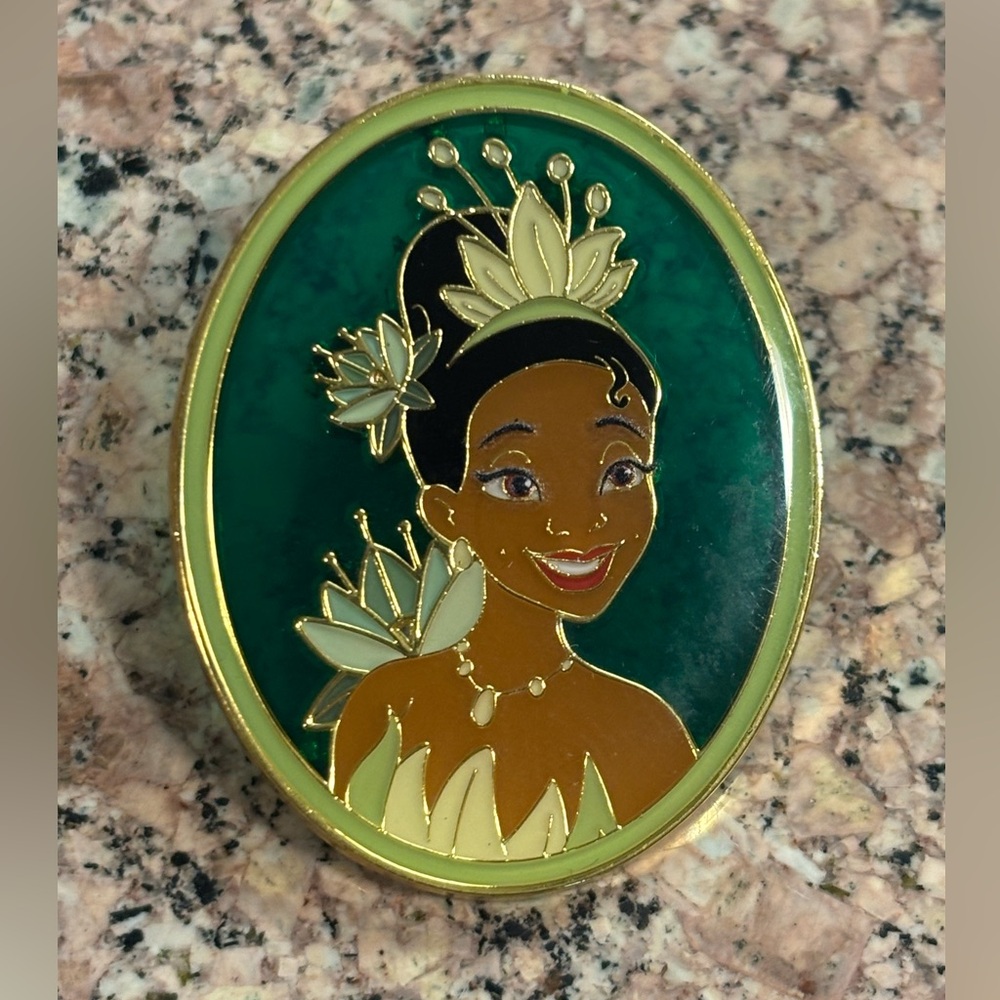 Disney Pin Loungefly - Princess Portrait Frame Translucent Series - Tiana